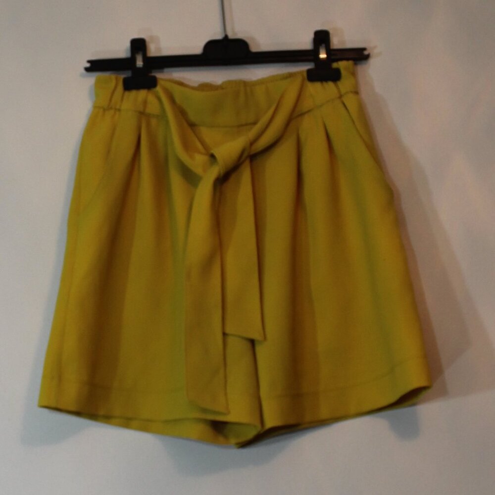 Lululemon Noir Short Honeycomb color with waist size 6 - Picture 2 of 7